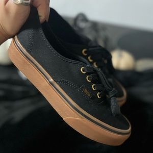 Vans Authentic “Black Gum”